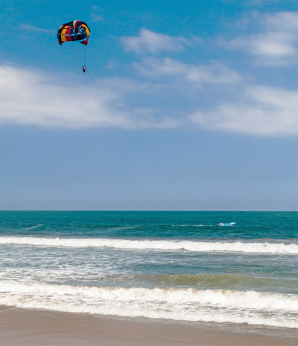 Montanita, Ecuador, beach parasail